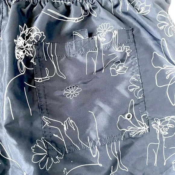 Forever 21 Swim Men’s Drawstring Trunks Size XL Black and White Graphic Design - Picture 8 of 11